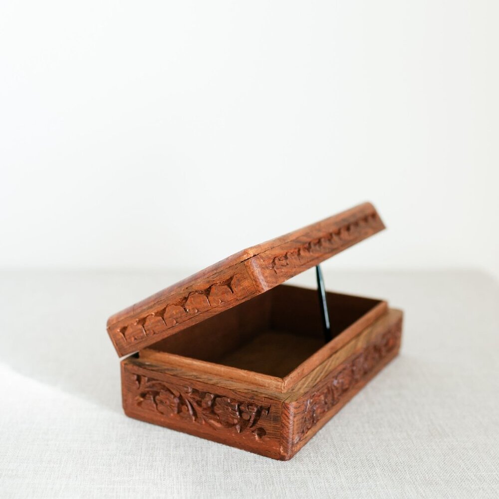 Vintage Hand Carved Wooden Jewelry Trinket Memorial Box Himalayan Jungle Wood - Picture 2 of 16